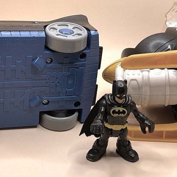 Fisher-Price Imaginext Batman & Penguin Vehicle Set with Figures - Picture 3 of 4
